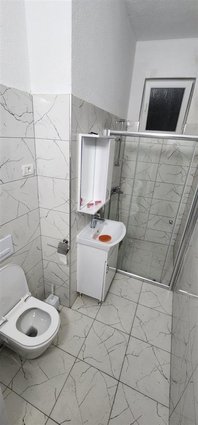 STAN ZA KRATOK PRESTOJ/BANESA PER SHURT KOHE