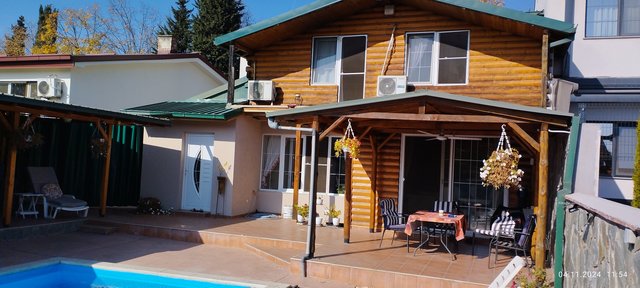 Se prodava kukja so dvorno mesto 330m2