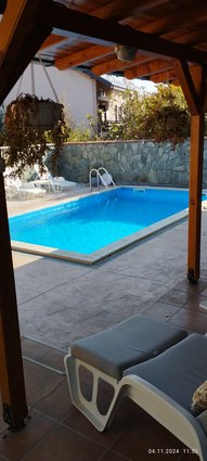 Se prodava kukja so dvorno mesto 330m2