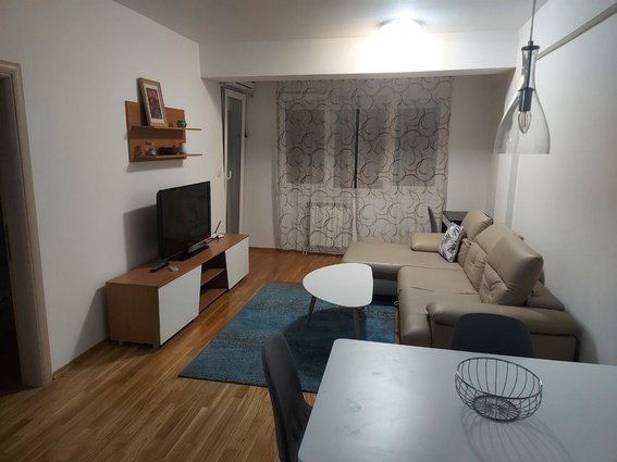 Centar univerzalna 45m2 opremen npv stan