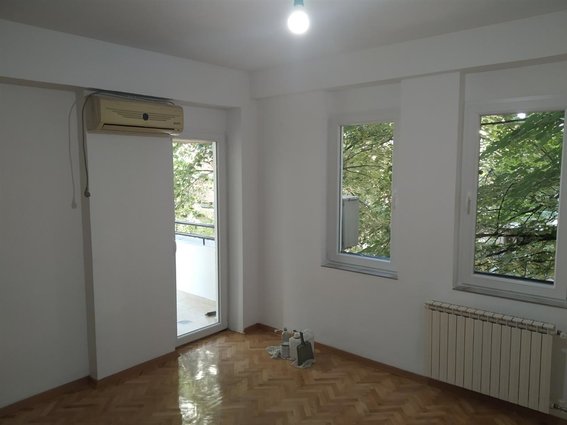 Stan 64m2 za deloven na prv kat Centar Katolicka