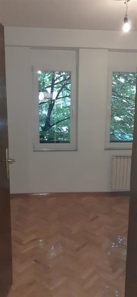 Stan 64m2 za deloven na prv kat Centar Katolicka