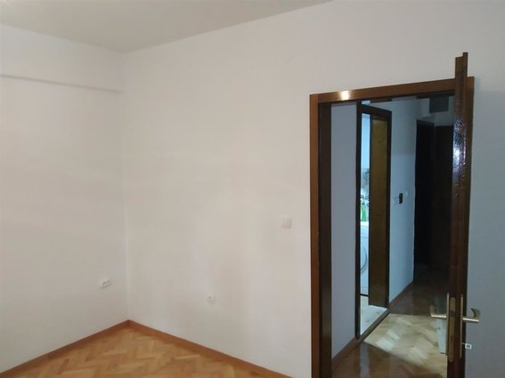 Stan 64m2 za deloven na prv kat Centar Katolicka