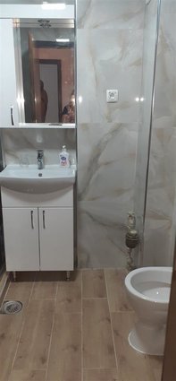 Stan 64m2 za deloven na prv kat Centar Katolicka