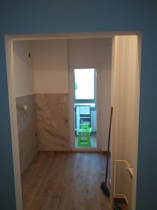 Stan 64m2 za deloven na prv kat Centar Katolicka