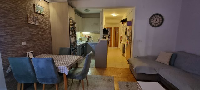 СЕ ПРОДАВА СТАН ВО ДЕБАР МААЛО