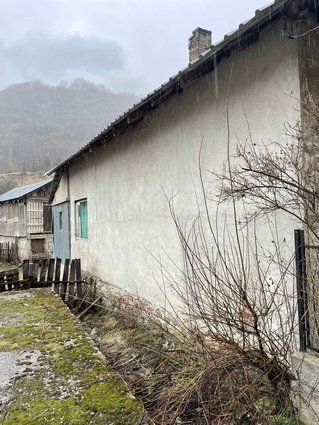 Se prodava kukja vo centarot na Mavrovo