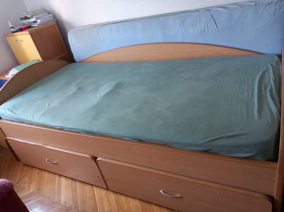 Продавам 