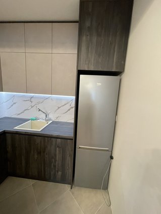 Izdavam nov, namesten stan. Ich vermiete eine neue, voll möblierte Wohnung. I'm renting a new, fully furnished apartment