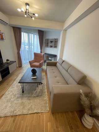 Izdavam nov, namesten stan. Ich vermiete eine neue, voll möblierte Wohnung. I'm renting a new, fully furnished apartment