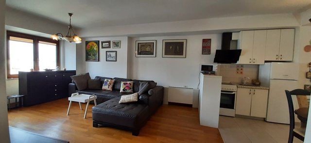 Povolno koristen mebel