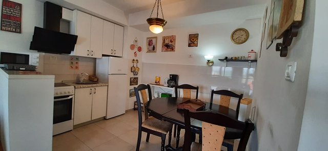 Povolno koristen mebel