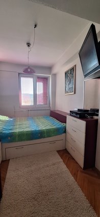 Се изнајмува три собен стан 