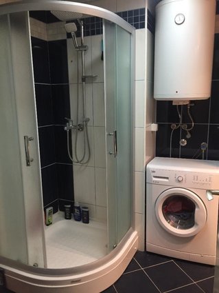 Се изнајмува три собен стан 