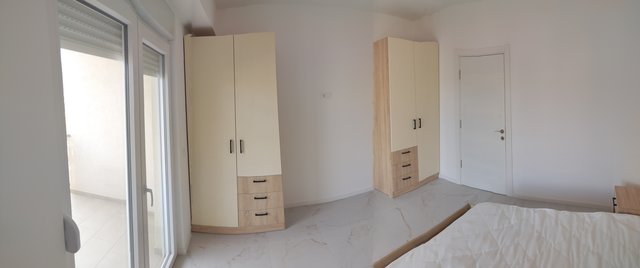 Се изнајмува трособен стан во Охрид на долг период