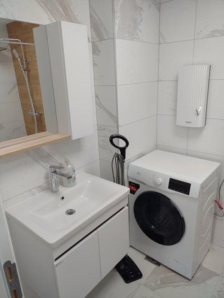 Се изнајмува трособен стан во Охрид на долг период