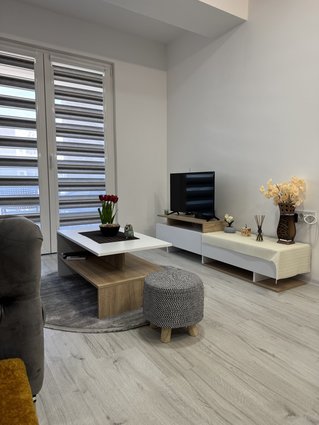 СЕ ПРОДАВААТ ДВА КОМПЛЕТНО ОПРЕМЕНИ СТАНА – ЕДЕН ДО ДРУГ! 