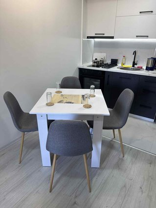 СЕ ПРОДАВААТ ДВА КОМПЛЕТНО ОПРЕМЕНИ СТАНА – ЕДЕН ДО ДРУГ! 