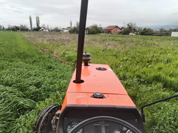 Продавам нива - плац од 1096 м2 во Долно Лисиче 