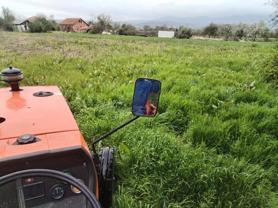 Продавам нива - плац од 1096 м2 во Долно Лисиче 