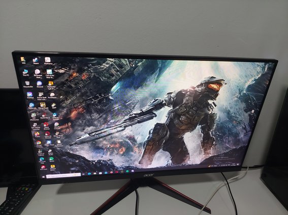 se prodava kompjuter i monitor