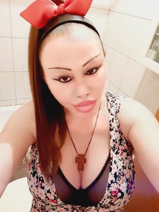 MASAZA MASAZI ZA GOSPODA , DAMI I PAROVI SO PROFI TRANSSICA DEVOJKA MASERKA EDINSTVENA VO MK.