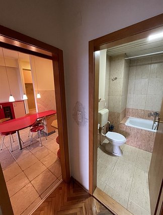 КОД.2027 СЕ ИЗДАВА двособен наместен стан во Карпош 4