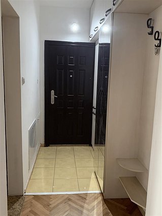 КОД.2028 СЕ ПРОДАВА трособен стан карши Веро -Тафталиџе-Козле