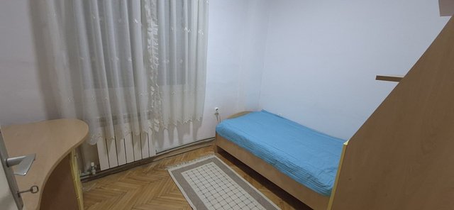 Se izdava trosoben stan vo Topnasko pole