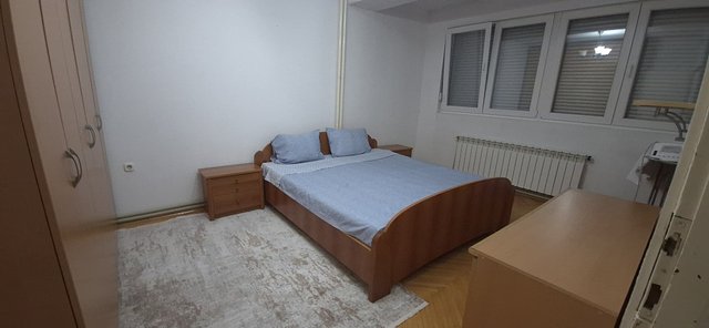 Se izdava trosoben stan vo Topnasko pole