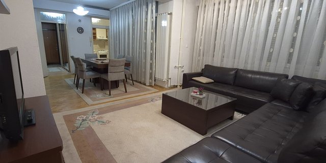 Se izdava trosoben nameste stan 