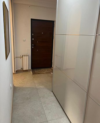 KOD.2057 SE PRODAVA super svetol otvoren stan vo Karpos 4