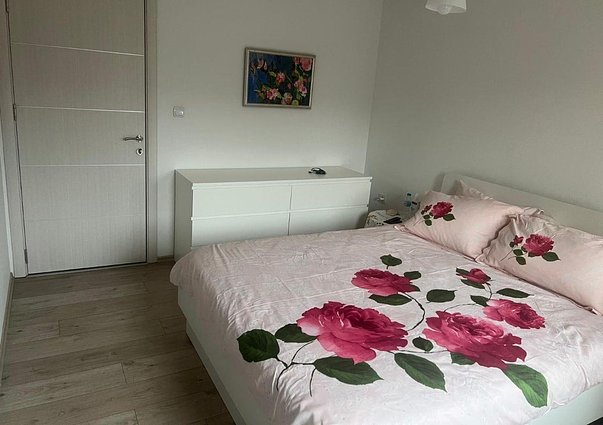 KOD.2057 SE PRODAVA super svetol otvoren stan vo Karpos 4