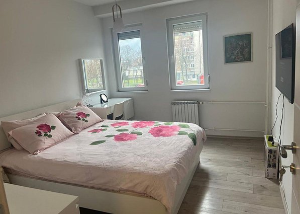 KOD.2057 SE PRODAVA super svetol otvoren stan vo Karpos 4