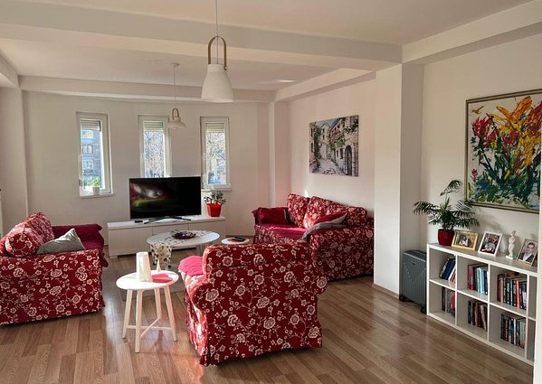 KOD.2057 SE PRODAVA super svetol otvoren stan vo Karpos 4