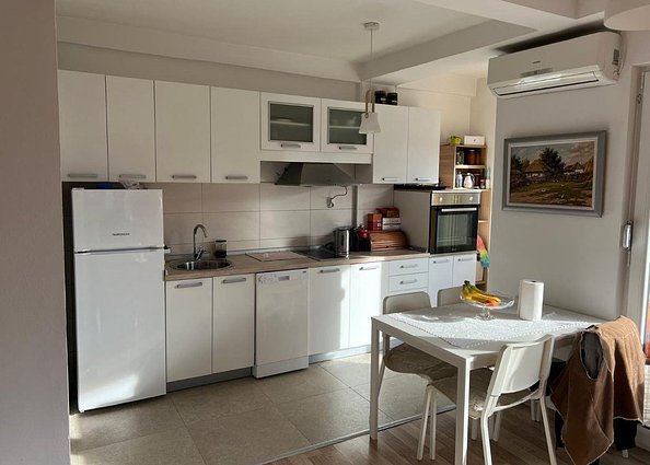 KOD.2057 SE PRODAVA super svetol otvoren stan vo Karpos 4