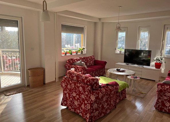 KOD.2057 SE PRODAVA super svetol otvoren stan vo Karpos 4