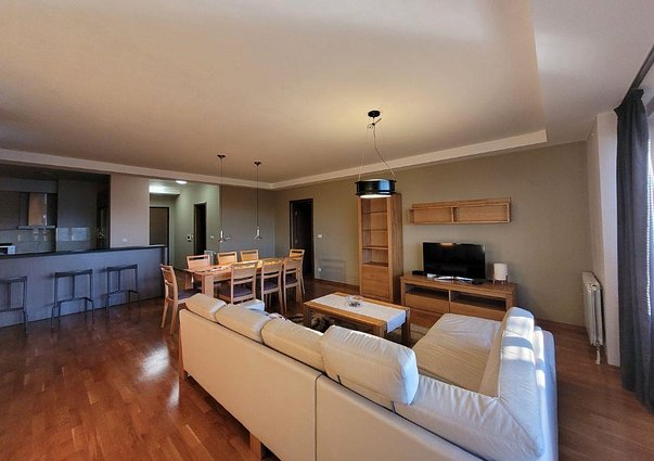 KOD.2078 IZDAVAME LUX vo kompleks Panoramika-Vodno