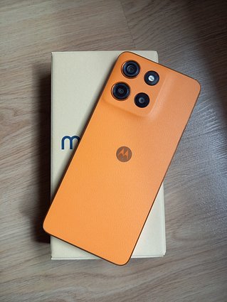 Se prodava Motorola G15 Nov e 