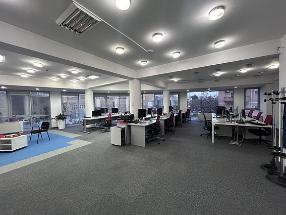 SE IZDAVA DELOVEN PROSTOR 166 M2