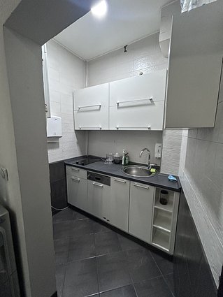 SE IZDAVA DELOVEN PROSTOR 166 M2