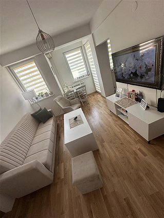 Kod.2083 SE PRODAVA dvosoben stan kaj Univerzalna Sala 