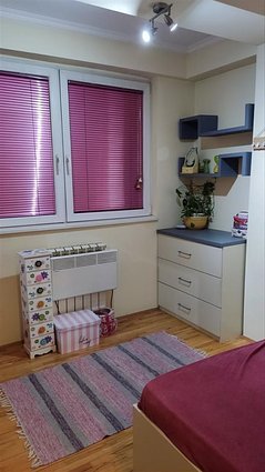 KOD.2092 SE IZDAVA namesten trosoben stan vo Rasadnik Kisela Voda