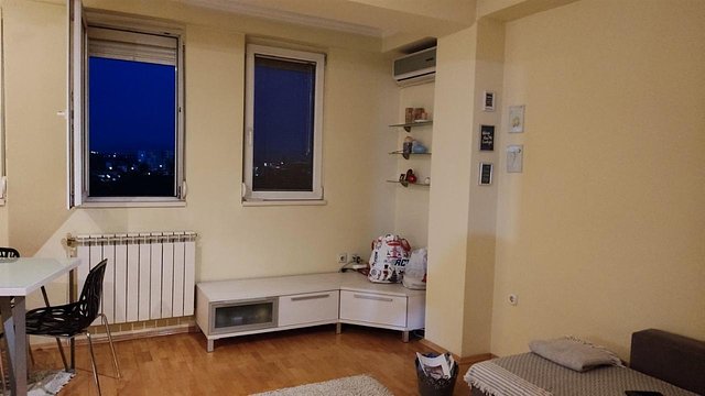 KOD.2092 SE IZDAVA namesten trosoben stan vo Rasadnik Kisela Voda