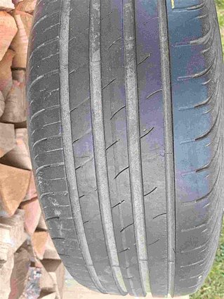 Prodavam 2 letni gumi 215/60 R17