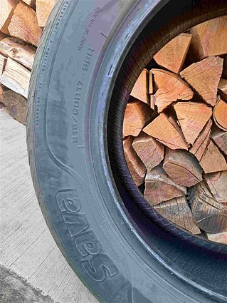 Prodavam 2 letni gumi 215/60 R17